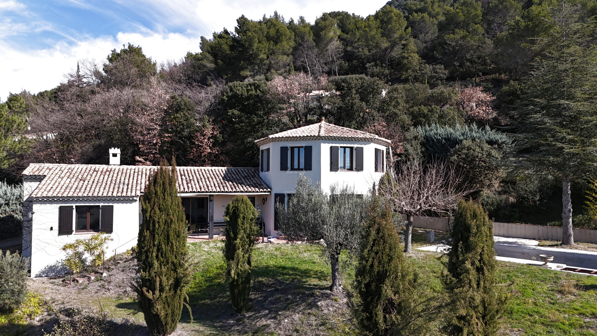 Villa contemporaine avec piscine et vue exceptionnelle