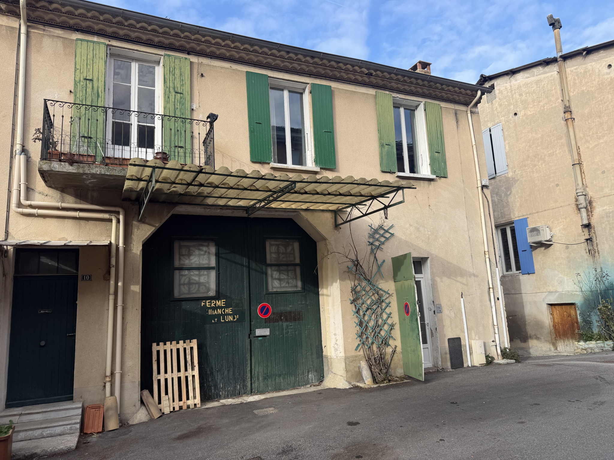 Ensemble immobilier à fort potentiel   Centre-ville de Nyons